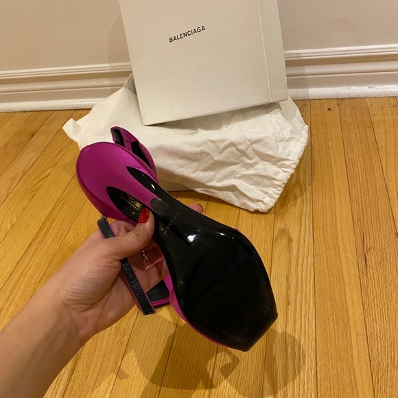 Shoes - Picture 4 of 5